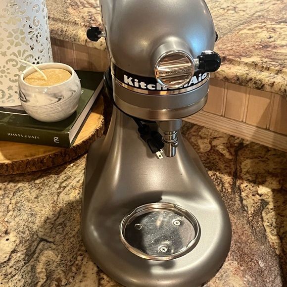 KitchenAid Classic Plus stand mixer. Made in USA. 🇺🇸 - Picture 5 of 7